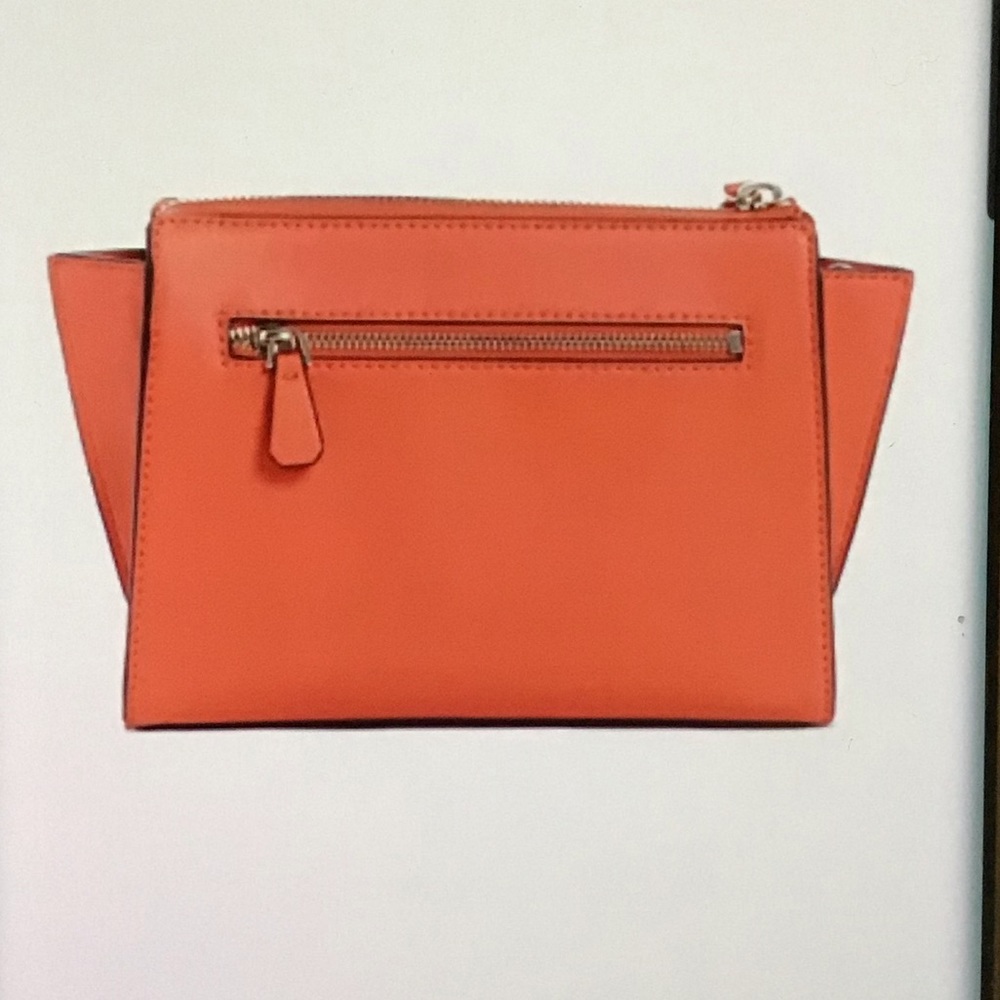 Guess - Picture 4 of 9